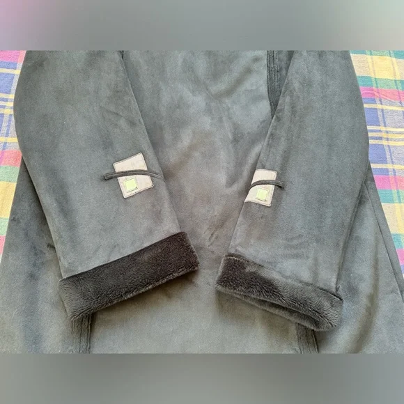 Icelandic Design Button Up Jacket - Picture 11 of 12